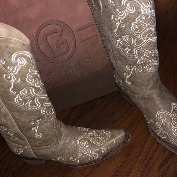 cowgirl boots with white embroidery